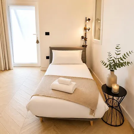 Esclusiva A 70m Dal Mare, Centro Apartment *