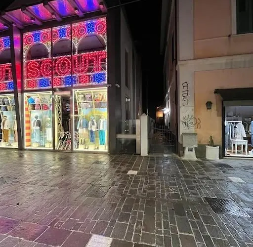 Luxury Spaziosa In Centro Citta, Wi-fi Gratuito Daire *