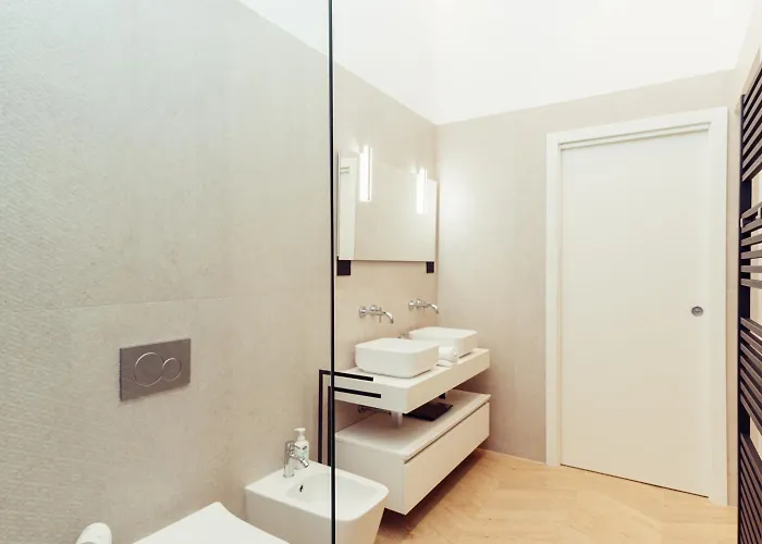 Luxury Spaziosa In Centro Citta, Wi-fi Gratuito Lägenhet