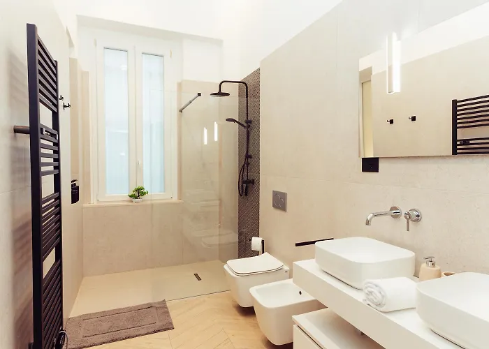 Luxury Spaziosa In Centro Citta, Wi-fi Gratuito Lägenhet *